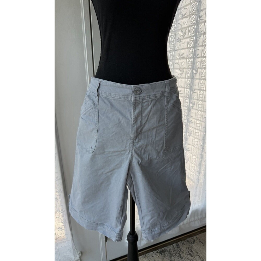 Gloria Vanderbilt Khaki Unltd Women’s Light Gray Utility Shorts Size 16 Stretch